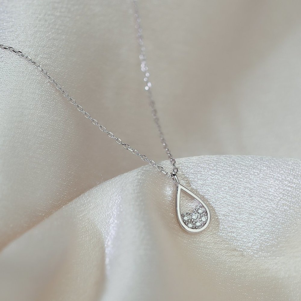 NEW Silver Simple Waterdrop Necklace - Picture 3 of 4